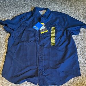 NWT Men's Blue The Great Outdoorsman cool shirt, medium